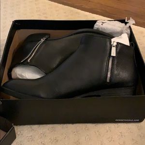 Black leather Kenneth Cole booties